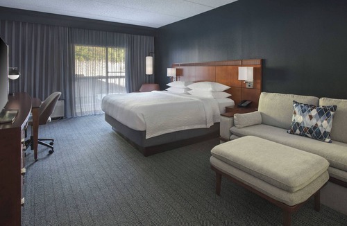 Norwalk Hotel | Courtyard by Marriott Norwalk
