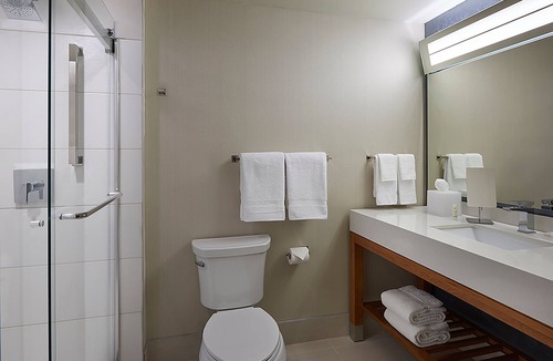 Oshawa Hotel | Courtyard by Marriott Oshawa