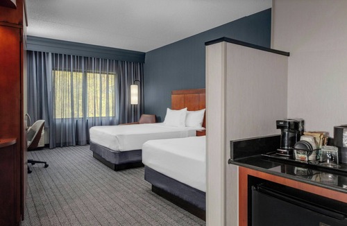 Grapeville Hotel | Courtyard by Marriott Pittsburgh Greensburg