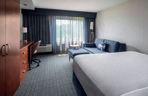 Paramus Hotel | Courtyard by Marriott Paramus