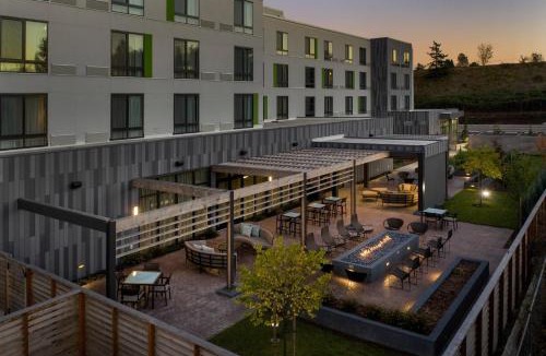 Wilkes East Hotel | Courtyard by Marriott Portland East