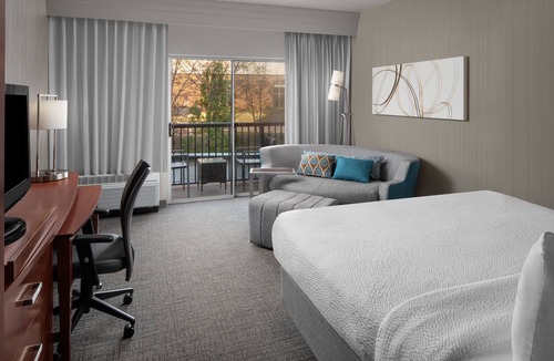 Northeast Raleigh Hotel | Courtyard by Marriott Raleigh North/Triangle Town Center