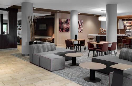 Northeast Raleigh Hotel | Courtyard by Marriott Raleigh North