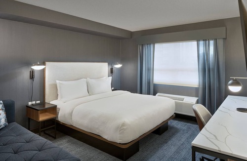 Regina Hotel | Courtyard by Marriott Regina Downtown