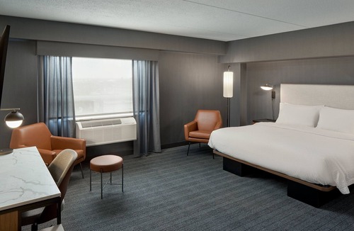 Regina Hotel | Courtyard by Marriott Regina Downtown