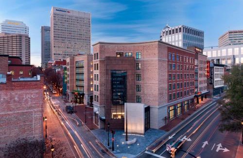 Downtown Richmond Hotel | Courtyard by Marriott Richmond Downtown