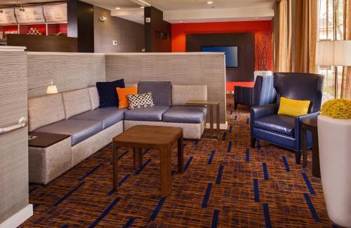 Richmond Hotel | Courtyard by Marriott Richmond West
