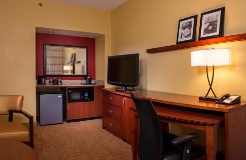 Richmond Hotel | Courtyard by Marriott Richmond West
