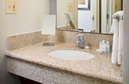 Sandston Hotel | Courtyard by Marriott Richmond Airport
