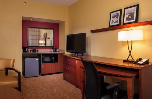 Richmond Hotel | Courtyard by Marriott Richmond West