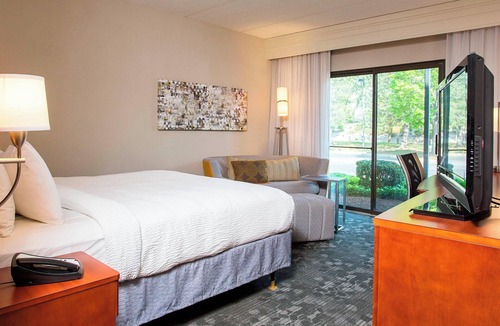 Rochester Hotel | Courtyard by Marriott Rochester Brighton