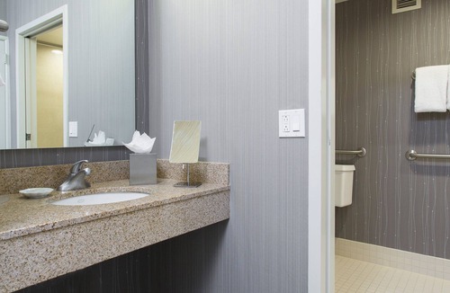 Rochester Hotel | Courtyard by Marriott Rochester Brighton