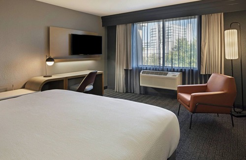 Southeastern Sacramento Hotel | Courtyard by Marriott Sacramento Midtown