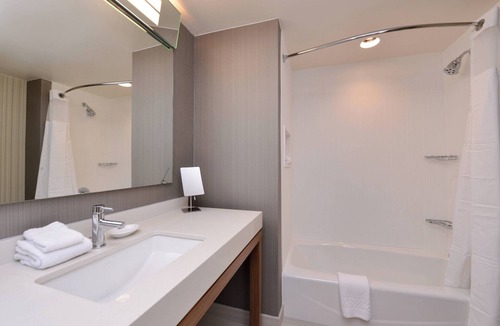 Bedford Hotel | Courtyard by Marriott Toledo North