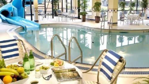 Steeles Industrial Hotel | Courtyard by Marriott Toronto Brampton