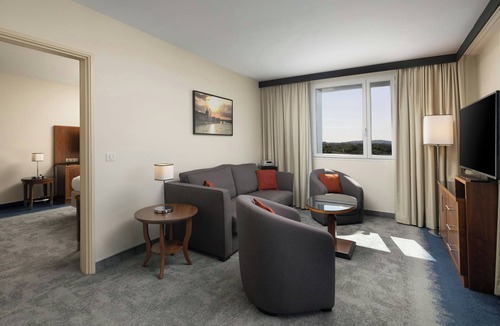 Saint - Martin - du - Touch Hotel | Courtyard by Marriott Toulouse Airport
