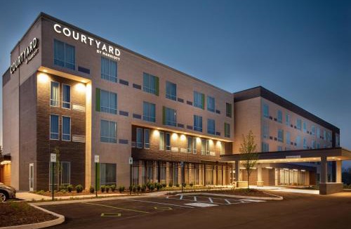 Wayne Hotel | Courtyard by Marriott Indianapolis West-Speedway
