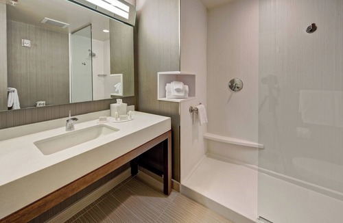 Crossroads Arts District Hotel | Courtyard by Marriott Kansas City Downtown/Convention Center