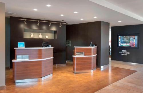 Mount Laurel Hotel | Courtyard by Marriott Mt. Laurel