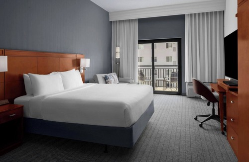 Far North Central Hotel | Courtyard by Marriott San Antonio Six Flags at The Rim