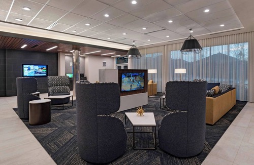 Sugar Land Hotel | Courtyard by Marriott Houston Sugar Land/Lake Pointe