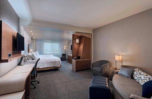 Sugar Land Hotel | Courtyard by Marriott Houston Sugar Land/Lake Pointe