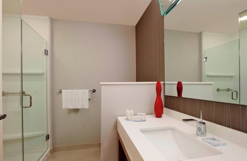 Victoria Hotel | Courtyard by Marriott Victoria