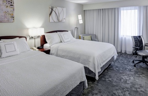 Greenwich Hotel | Courtyard by Marriott Wichita East