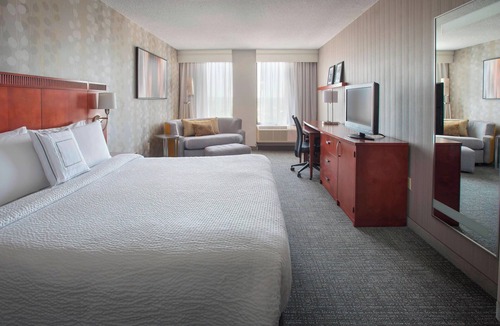 Downtown Wilmington Hotel | Courtyard by Marriott Wilmington Downtown