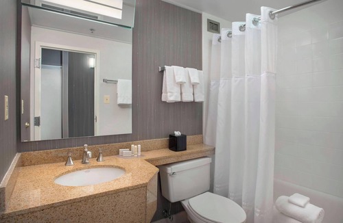 Downtown Wilmington Hotel | Courtyard by Marriott Wilmington Downtown
