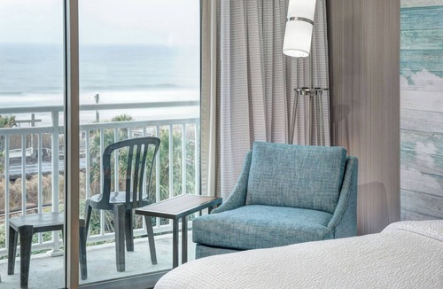 Carolina Beach Hotel | Courtyard Carolina Beach Oceanfront