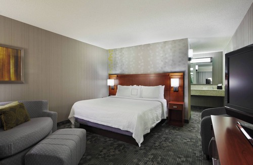 St. Charles Hotel | Courtyard Chicago St. Charles