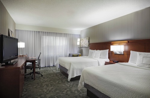 St. Charles Hotel | Courtyard Chicago St. Charles