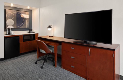 Waukegan Hotel | Courtyard Chicago Waukegan Gurnee