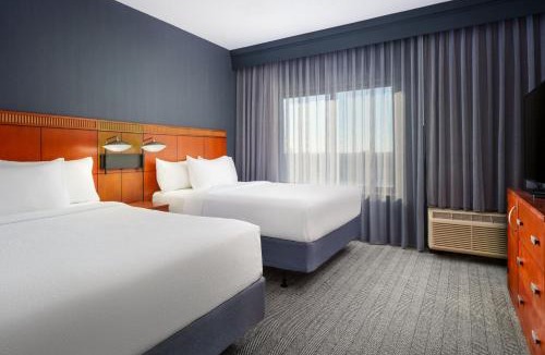 Crosswoods Hotel | Courtyard Columbus Worthington