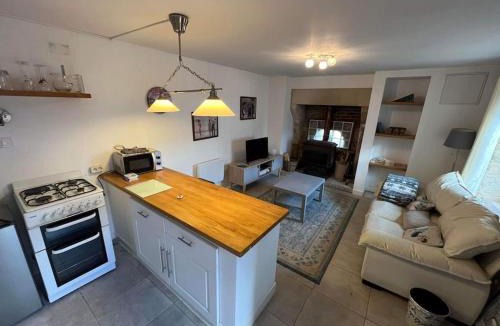 Bazoges-en-Pareds House | Courtyard cosy cottage