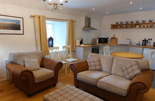 Banchory House | Courtyard Cottage - Drum Castle