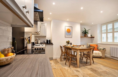 Kendal Ski Chalet | Courtyard Cottage