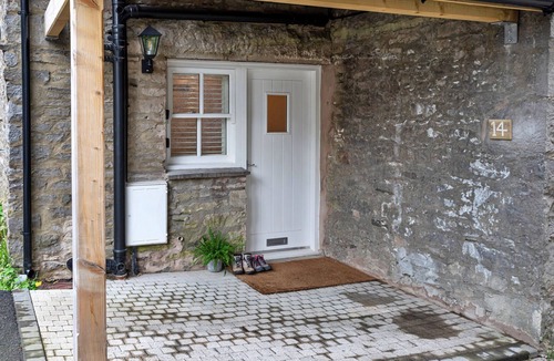 Kendal Ski Chalet | Courtyard Cottage