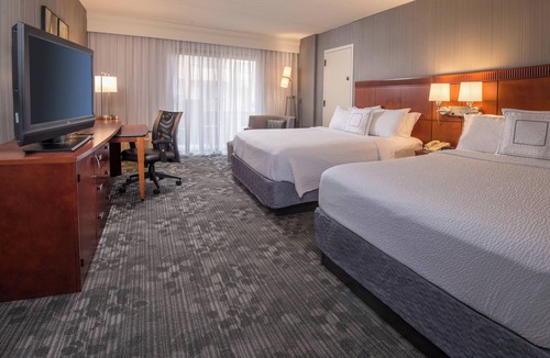 Fairfax Hotel | Courtyard Fairfax Fair Oaks