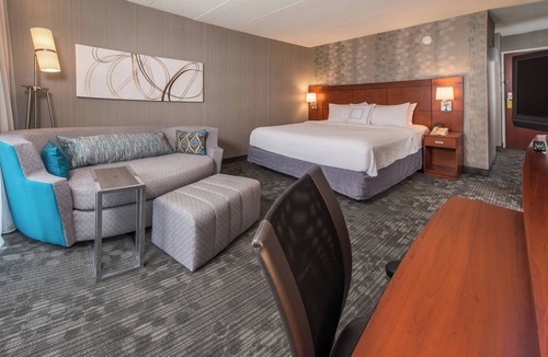 Fairfax Hotel | Courtyard Fairfax Fair Oaks