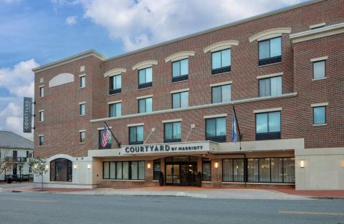 Old Town Fredericksburg Hotel | Courtyard Fredericksburg Historic District
