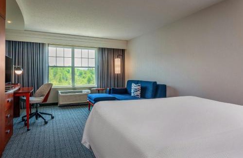 Hadley Hotel | Courtyard Hadley Amherst