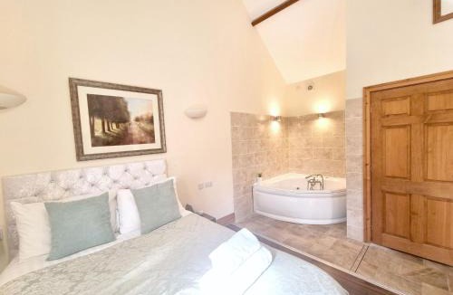 Fitling House | Courtyard Hot Tub