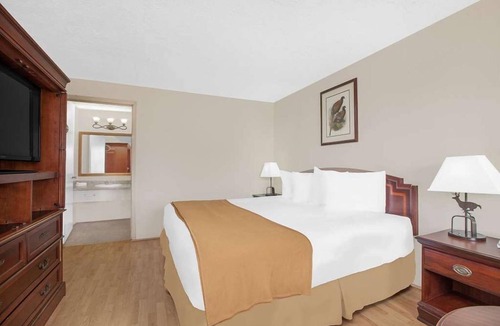 Crockett Hotel | Courtyard Hotel & Event Center