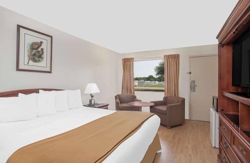 Crockett Hotel | Courtyard Hotel & Event Center