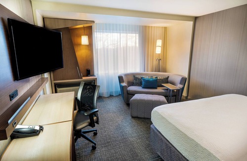 Lake Arbor Hotel | Courtyard Largo Medical Center Drive