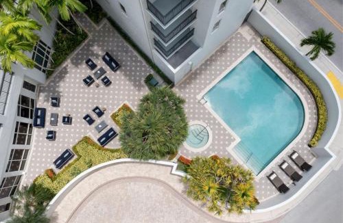 Downtown Hotel | Courtyard Miami Dadeland