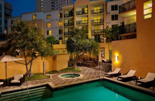 Downtown Hotel | Courtyard Miami Dadeland