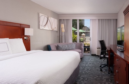 Coral Gables Section Hotel | Courtyard Miami in Coral Gables by Marriott